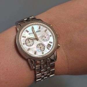 Michael Kors MK5020 Womens Authentic Silver Tone Mother of Pearl Stainless Watch